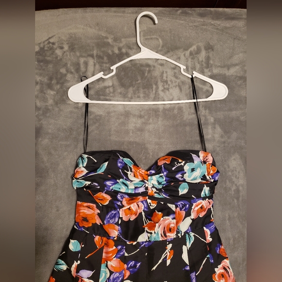 Express Floral Satin Strapless Dress (Size 2  | Knee-Length Pleated, Midi Dress. - Picture 6 of 7